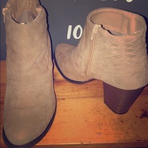 Size 10 Rue 21 booties